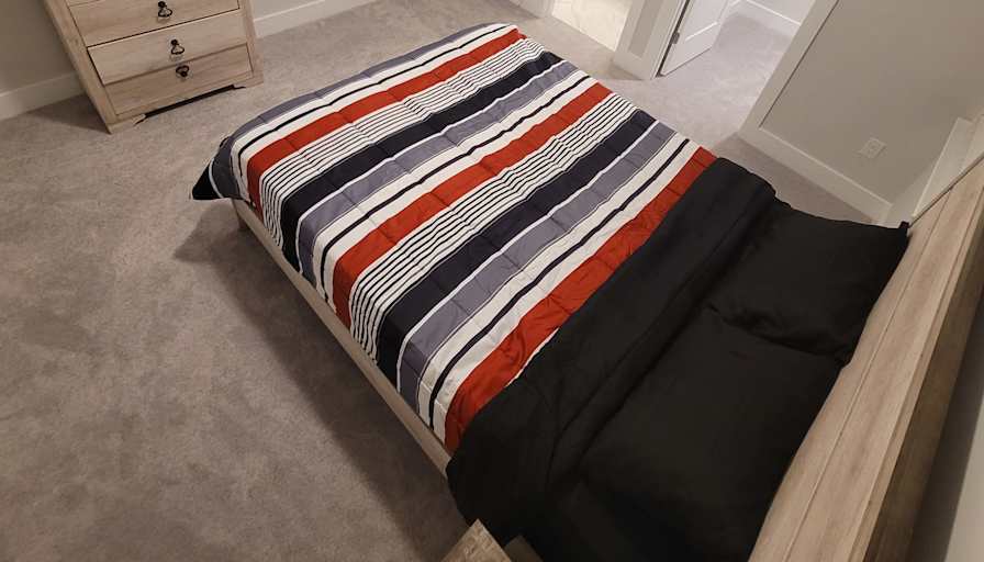 Ken's room