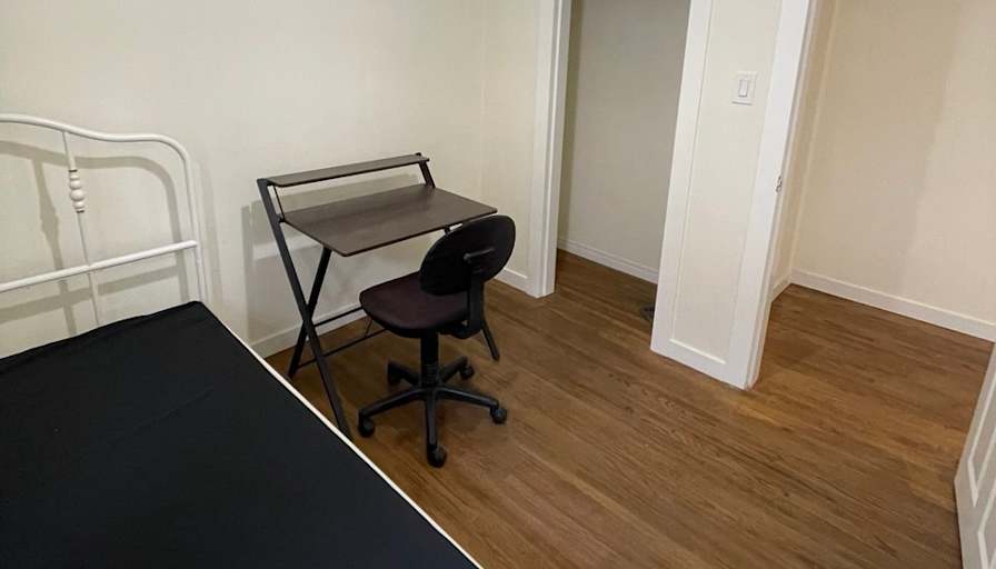 Hamid's room