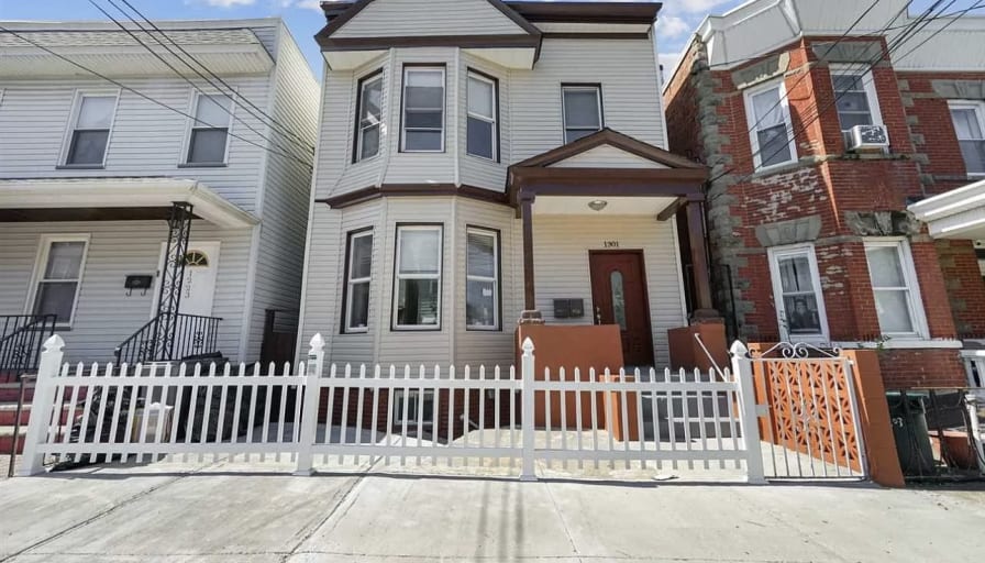 Moustafa's room