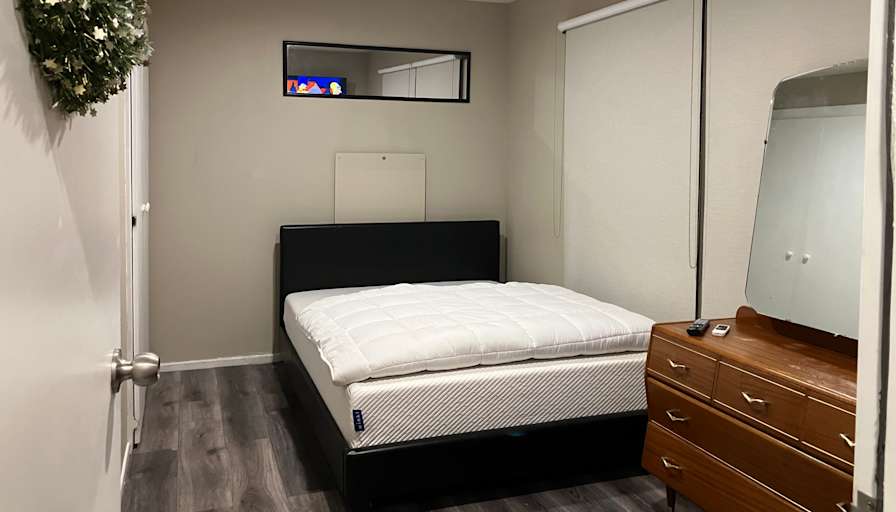 Carlos Sebastián's room