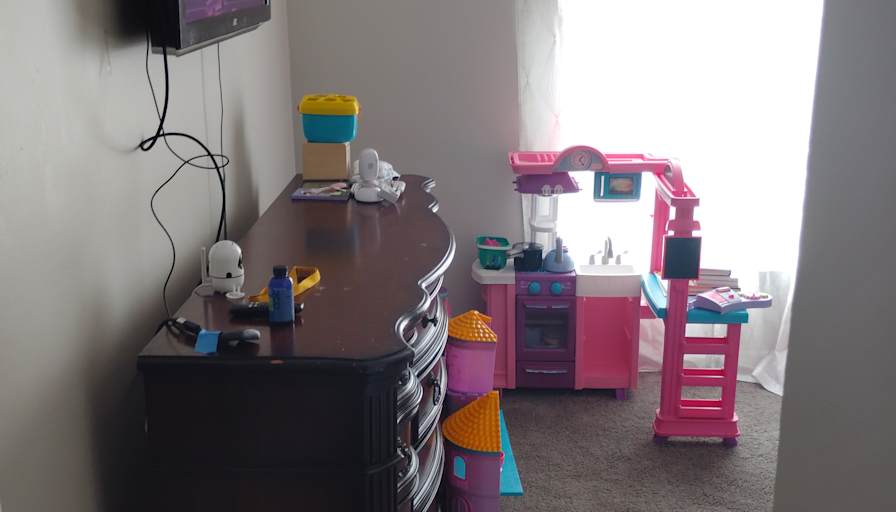 Darryl R Phifer's room