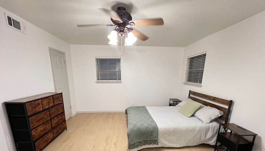 Andres's room