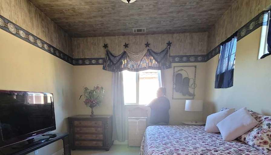 Tsauce's room