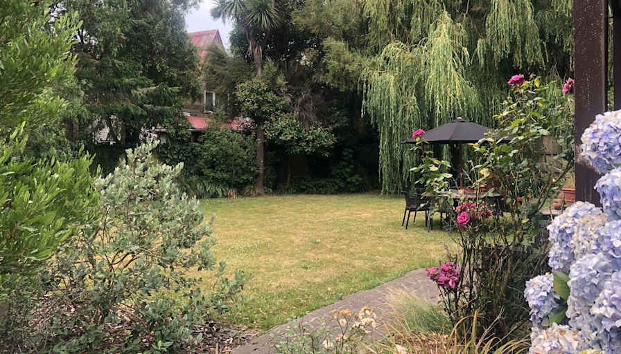 Furnished room with ensuite in a studio · Sumner, Canterbury 8081-1