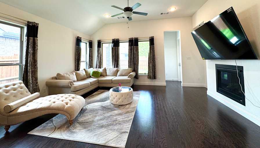 Travisnguyen's room