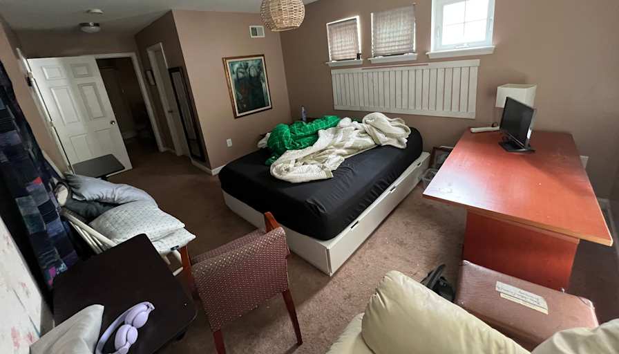 Tom's room