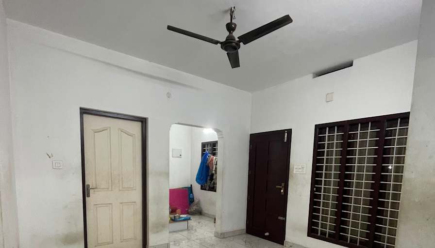 Murali Krishna M's room