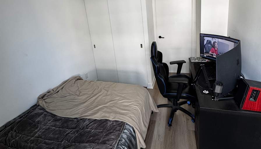 Chruthy's room