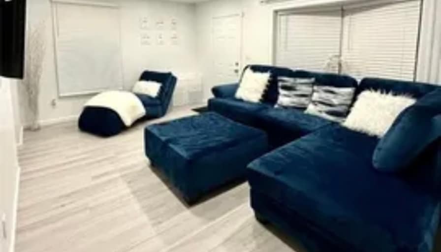 Westland Canton's room