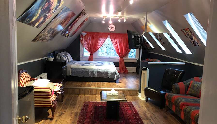 Mahnaz Shahrzad Asr's room