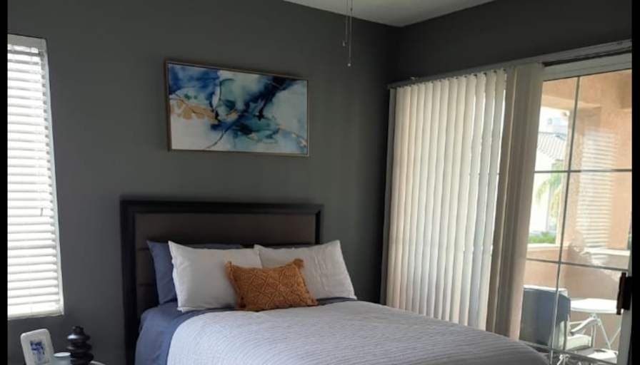 Deelawn's room