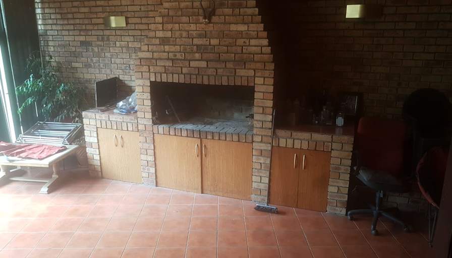 Sarel's room