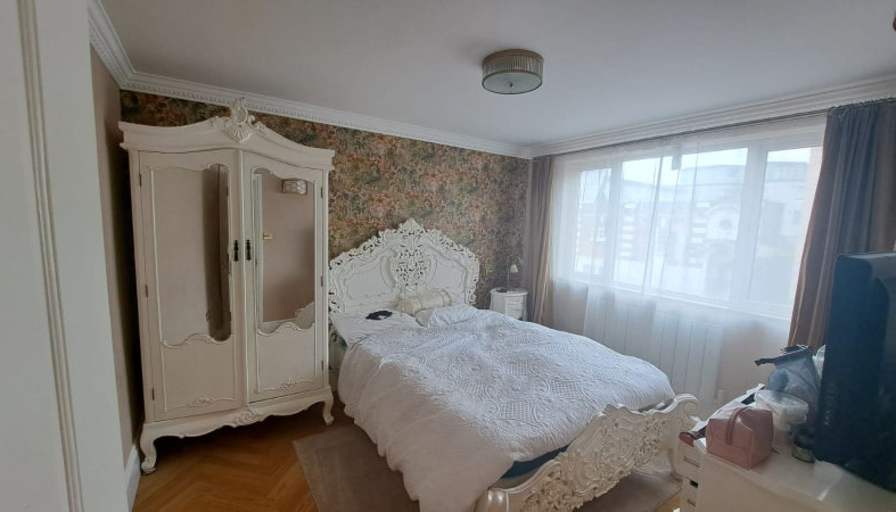 JL's room