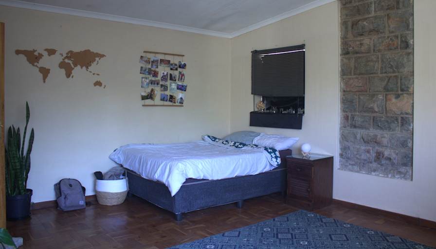 Salma Tanaka's room