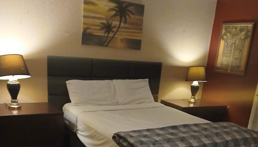 JEFF DAVIES's room