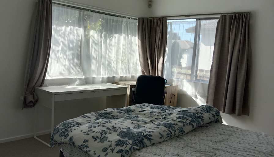 yan SHI's room