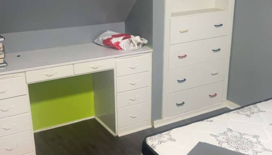 Dezzy's room