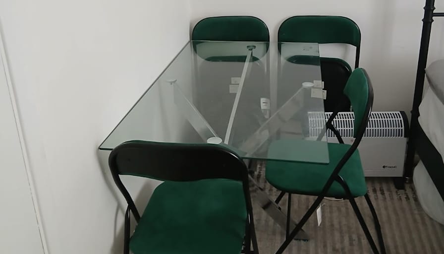 Nacer's room