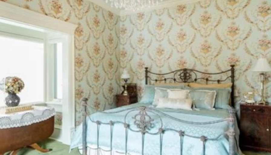 Caroline's room