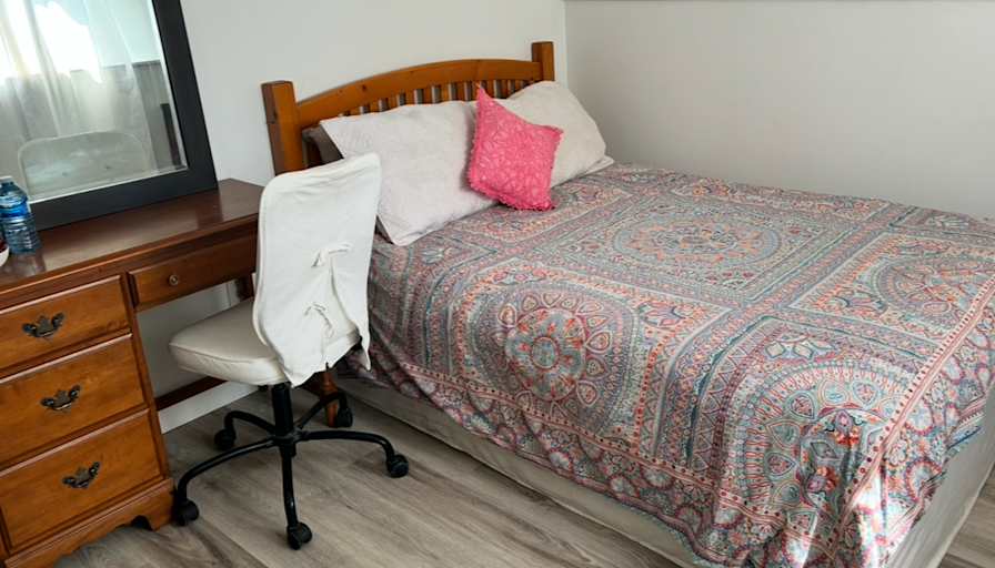 Katy Saunders's room
