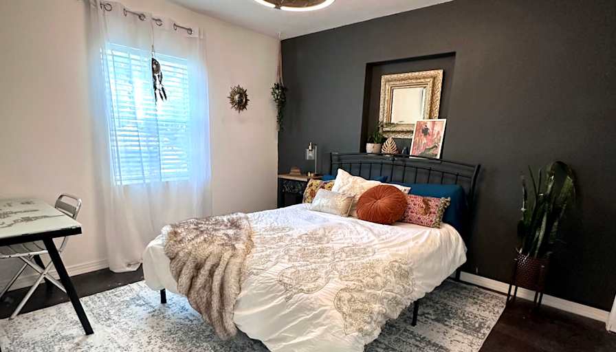Kelly's room