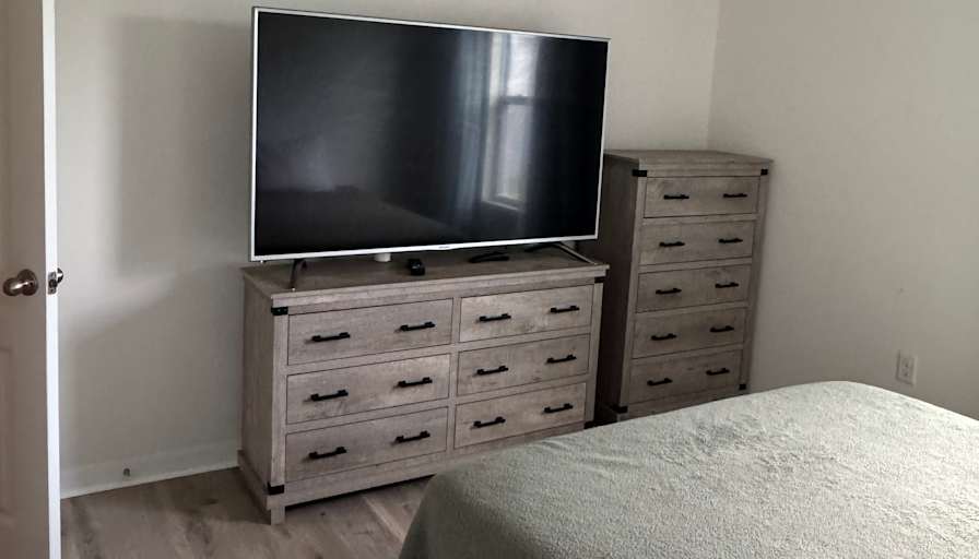 Alanis's room