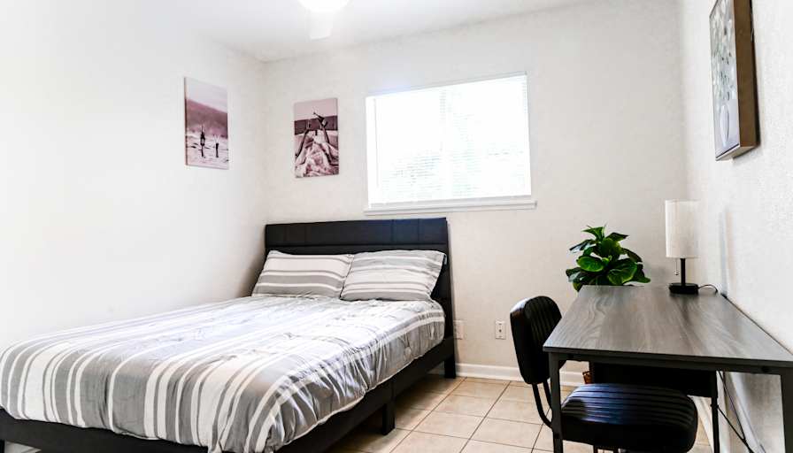 Gal's room