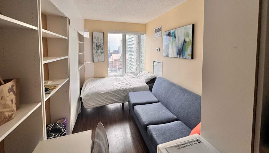Housingfouryou's room