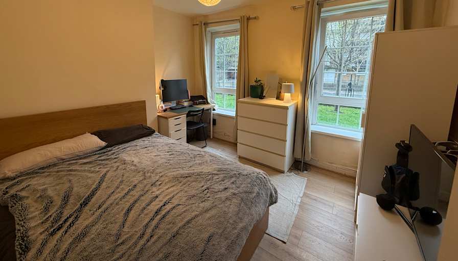Louis's room