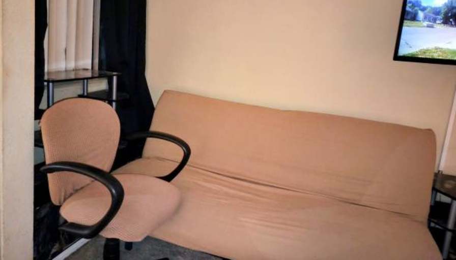 Fully Furnished's room