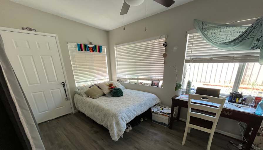 Carlos's room
