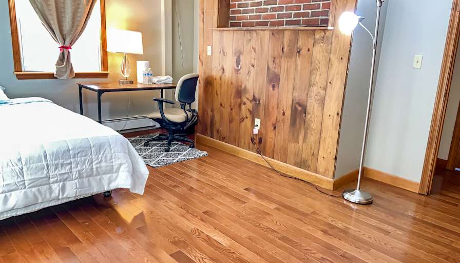 Tee Lee's room
