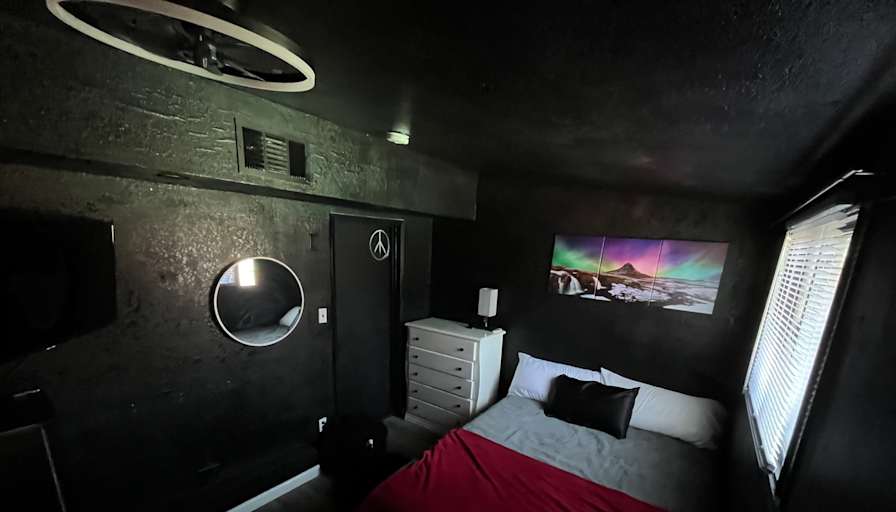 Liz's room