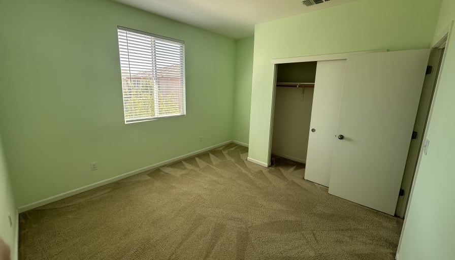 carina bonfim's room