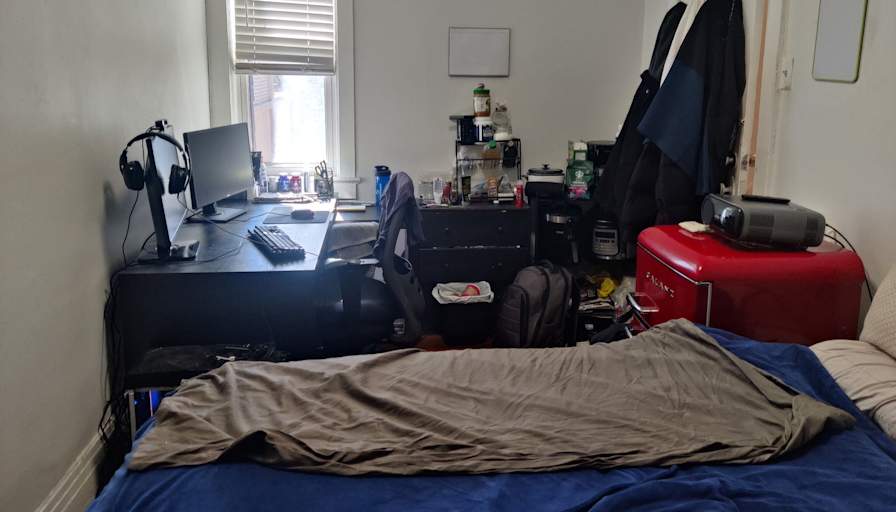Rent's room