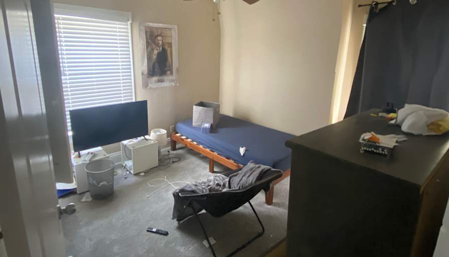 Khanh Do-Nguyen's room