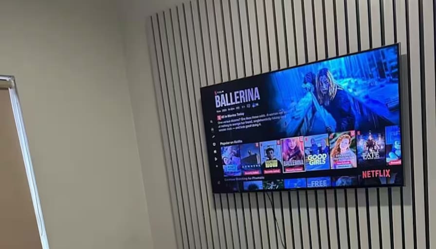 Elona's room