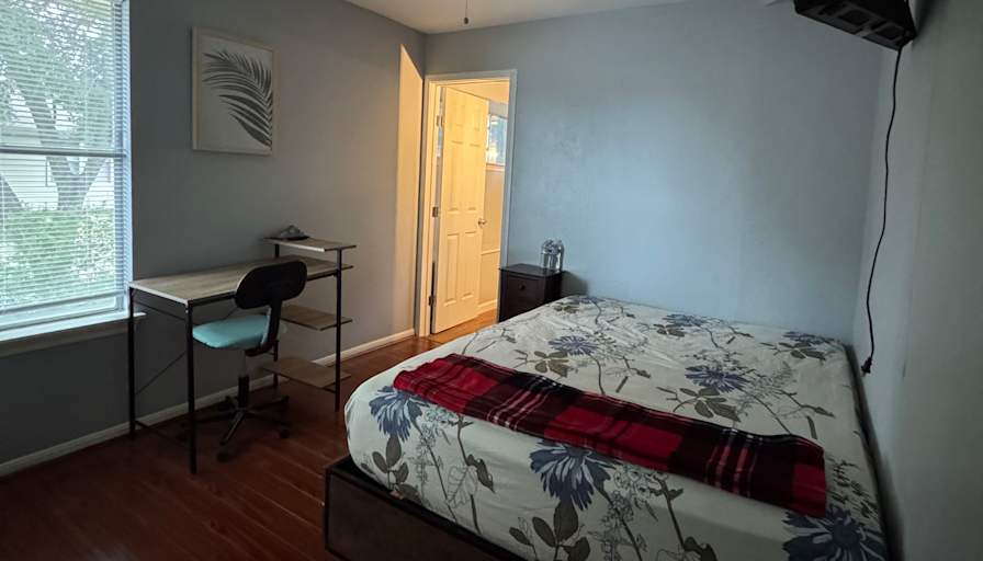 Yen's room