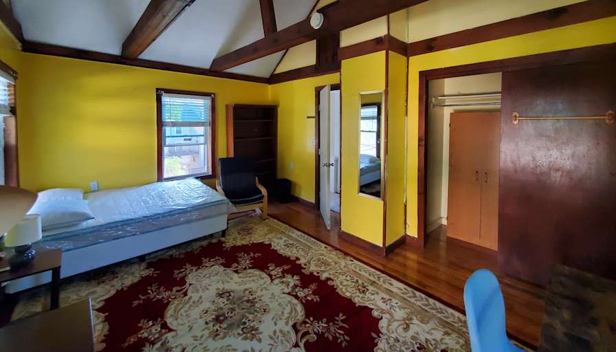 Ali's room