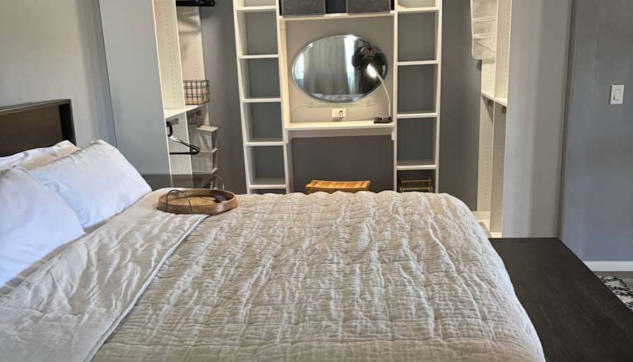 Casa de Reyna's room