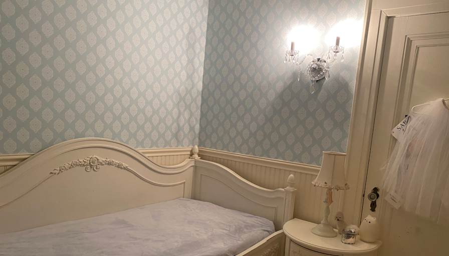 Elisa's room