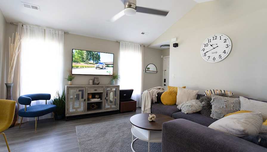 Alcove Rooms's room