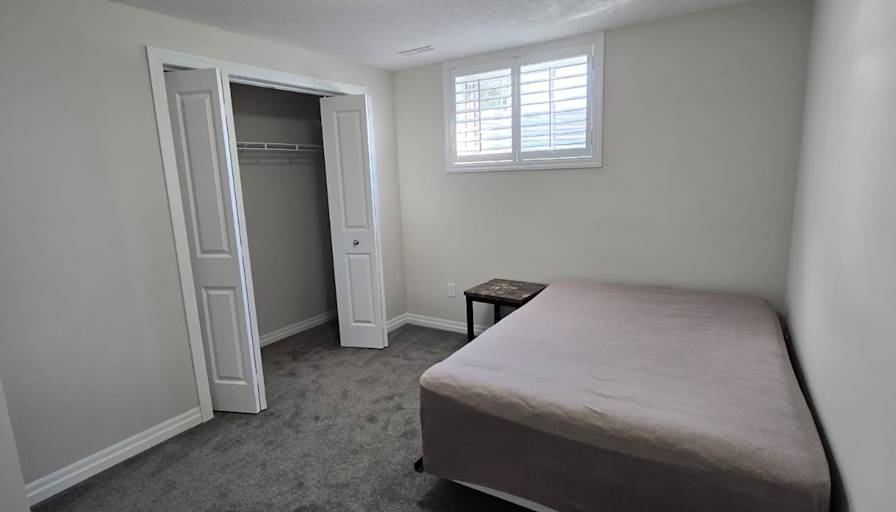 Private Room Corner Lot Home Opposite Park's room