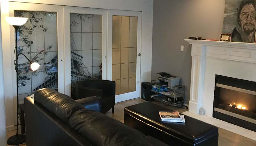 Cléo and Carl's room
