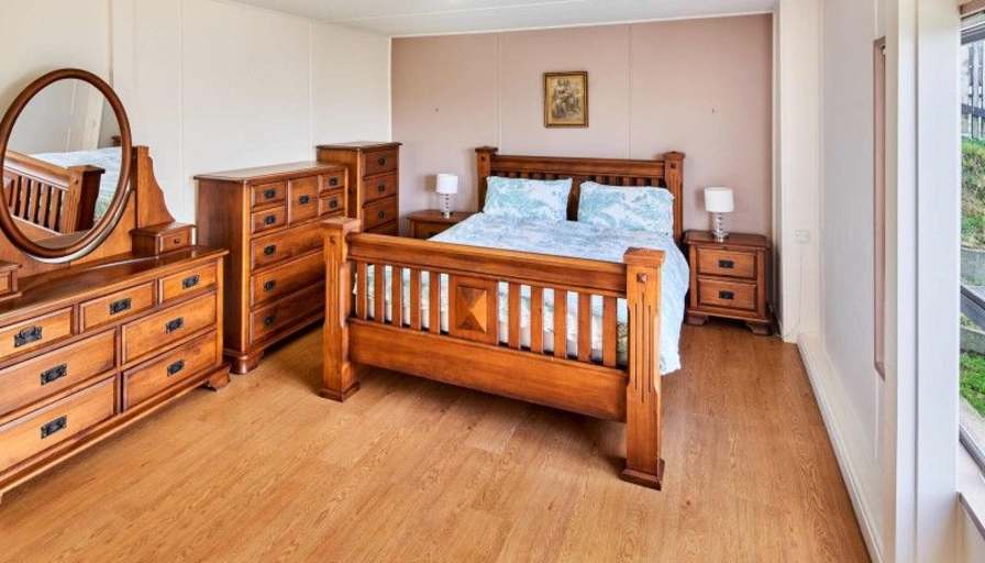 Theara's room