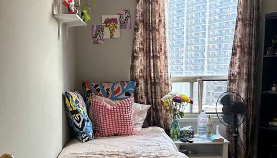 Harleen's room
