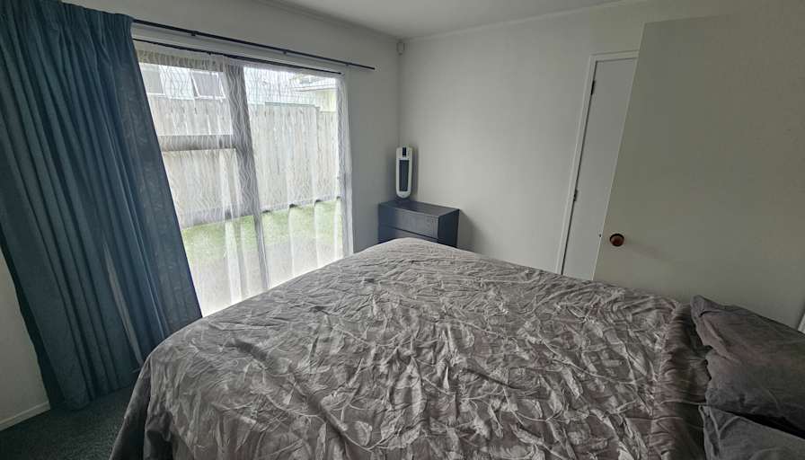 Dee's room