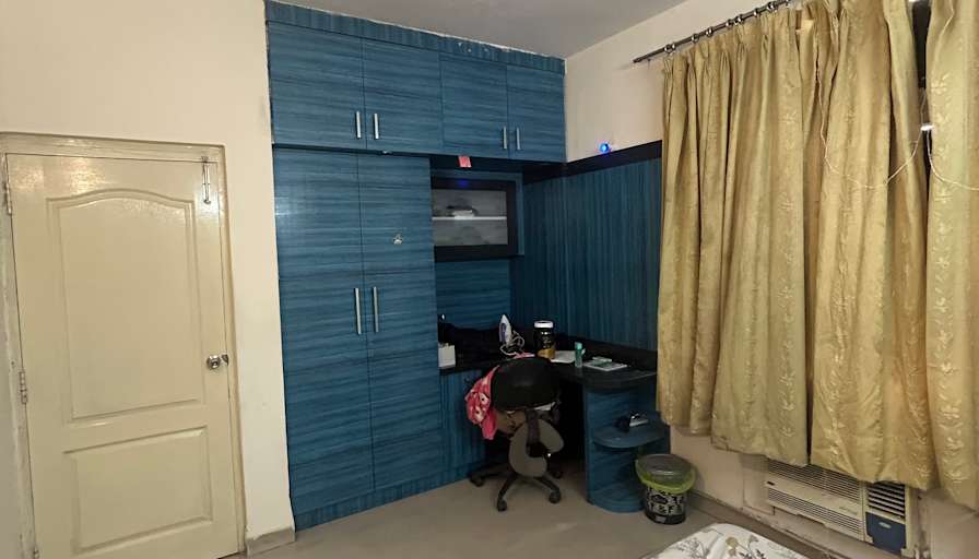 sarthak nandwani's room