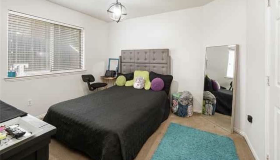 Mina's room