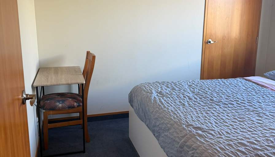 Stu HOLDEN's room